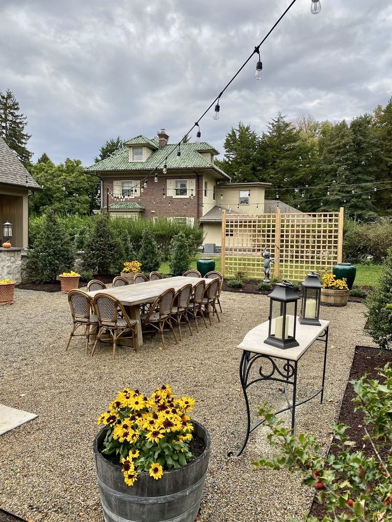 Custom Landscaped Outdoor Area With Table and Flowers by First Class Lawn Care Custom Landscaped Outdoor Area With Table and Flowers by First Class Lawn Care
